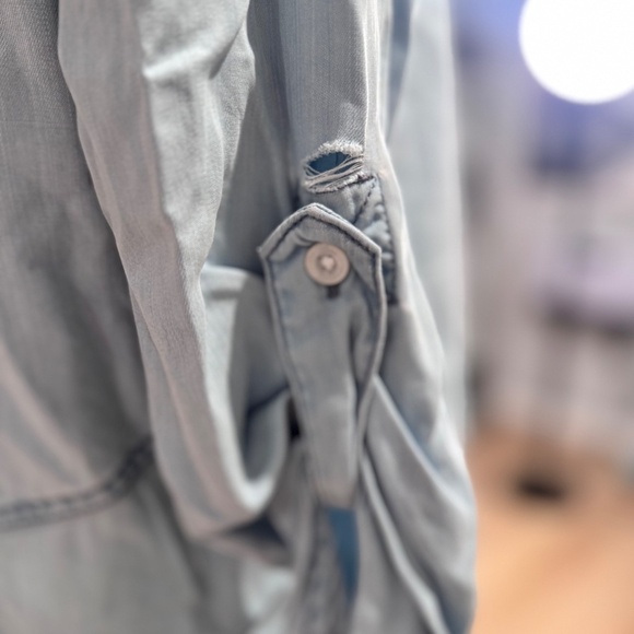 Sam Edelman Womens Shirt Size Small Blue Chambray Back Zip Hi Low Button - Picture 3 of 5